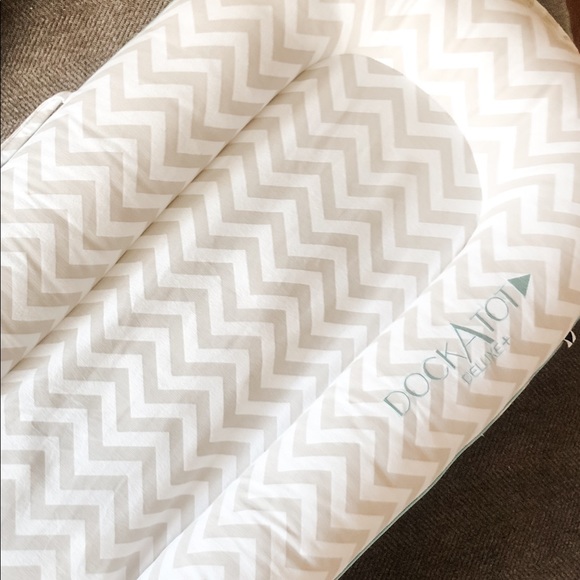 dockatot deluxe chevron